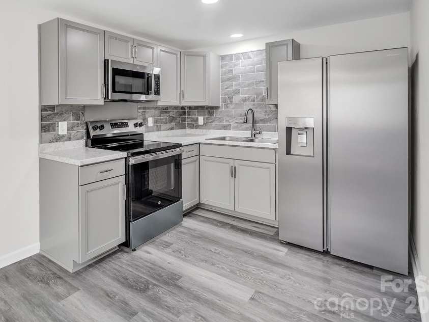 2091 & 2095 Catawba River Road, Fort Lawn, SC 29714.  MLS# CAR4283024, YatesRealty ID 3063. #2095 Kitchen