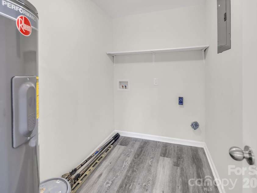 2091 & 2095 Catawba River Road, Fort Lawn, SC 29714.  MLS# CAR4283024, YatesRealty ID 3063. #2095 Laundry