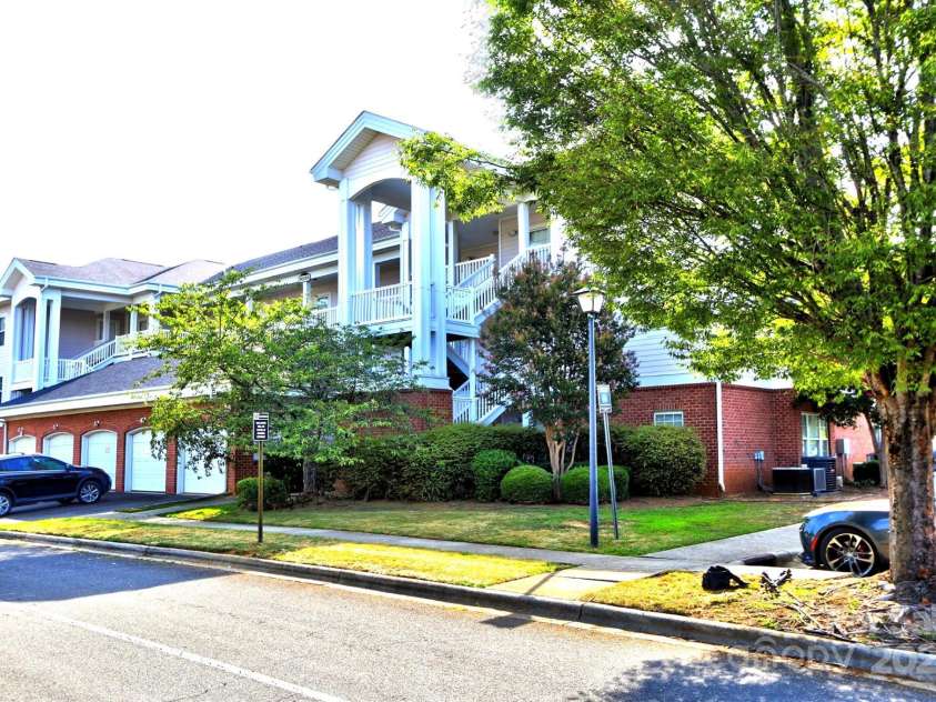 9022 Meadow Vista Road, Charlotte, NC 28213.  MLS# CAR4286241, YatesRealty ID 30632. 