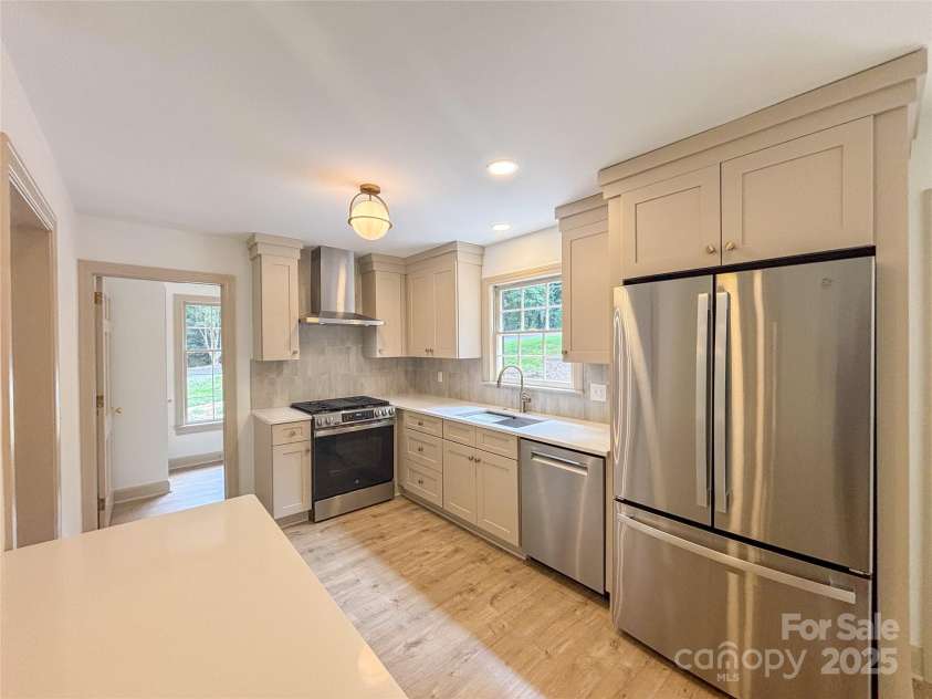 771 9th Street, Hickory, NC 28601.  MLS# CAR4287912, YatesRealty ID 30633. 