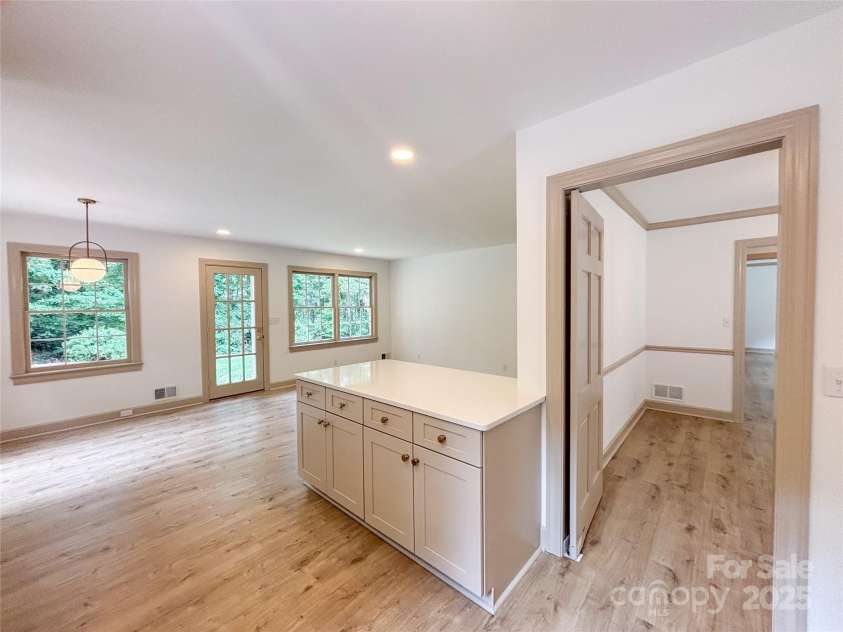 771 9th Street, Hickory, NC 28601.  MLS# CAR4287912, YatesRealty ID 30633. 