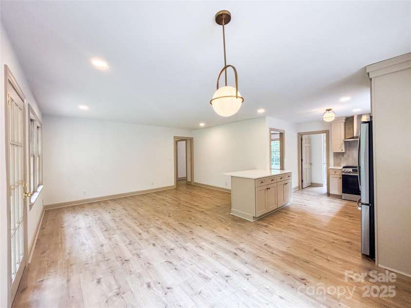 771 9th Street, Hickory, NC 28601.  MLS# CAR4287912, YatesRealty ID 30633. 