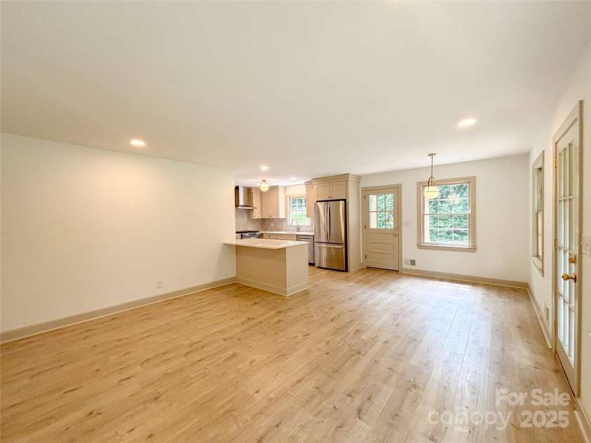 771 9th Street, Hickory, NC 28601.  MLS# CAR4287912, YatesRealty ID 30633. 