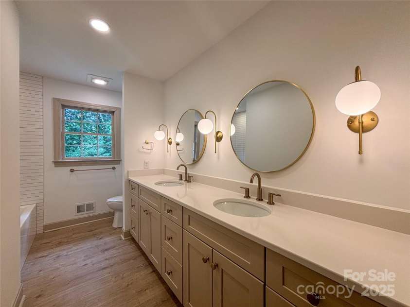 771 9th Street, Hickory, NC 28601.  MLS# CAR4287912, YatesRealty ID 30633. 