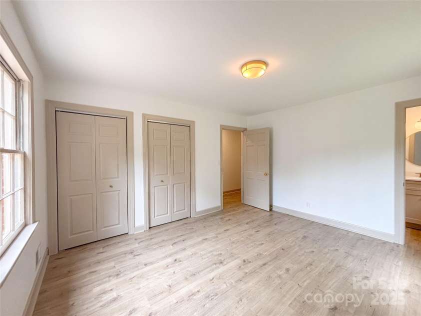 771 9th Street, Hickory, NC 28601.  MLS# CAR4287912, YatesRealty ID 30633. 