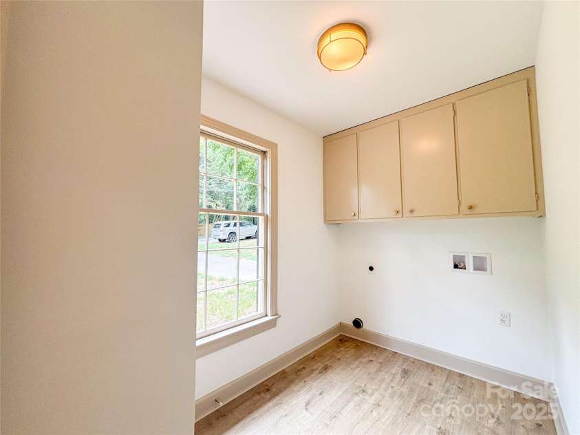 771 9th Street, Hickory, NC 28601.  MLS# CAR4287912, YatesRealty ID 30633. 