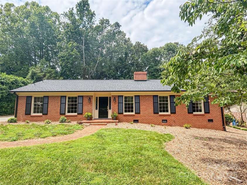 771 9th Street, Hickory, NC 28601.  MLS# CAR4287912, YatesRealty ID 30633. 