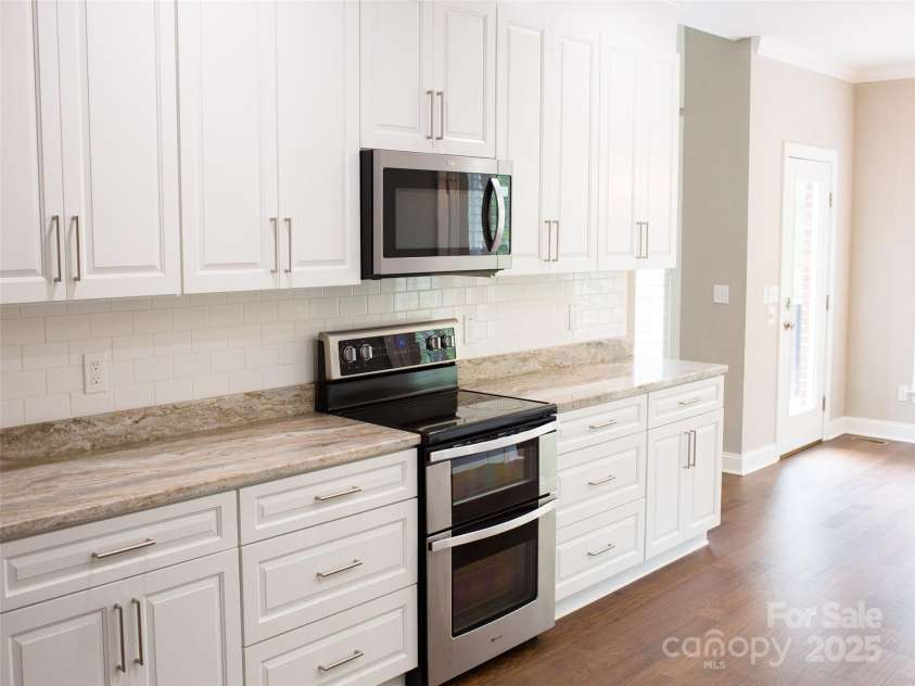 1038 Columbine Road, Asheville, NC 28803.  MLS# CAR4289308, YatesRealty ID 30634. 