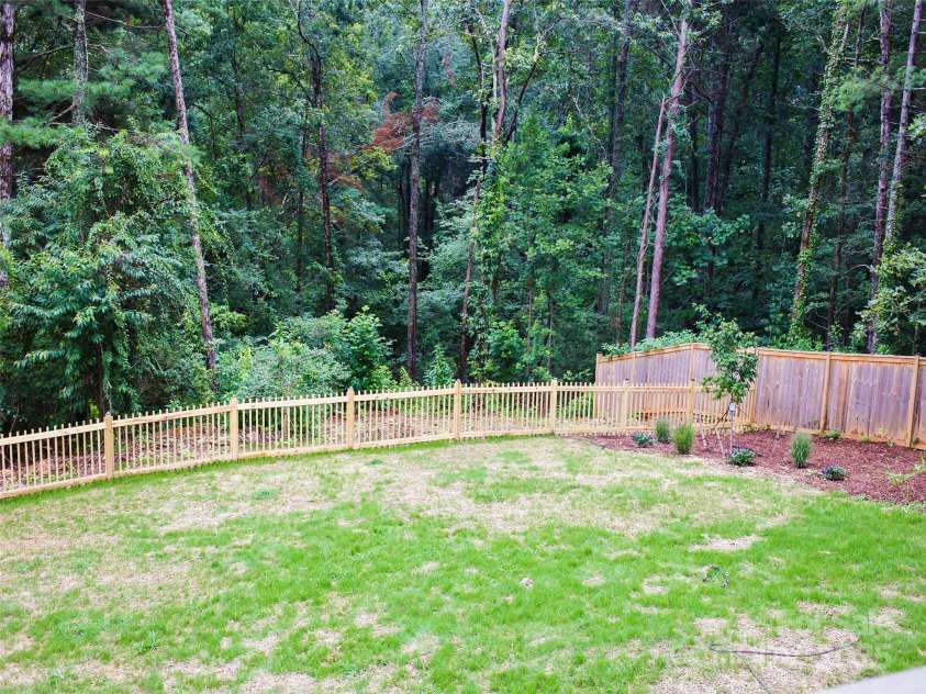 1038 Columbine Road, Asheville, NC 28803.  MLS# CAR4289308, YatesRealty ID 30634. 