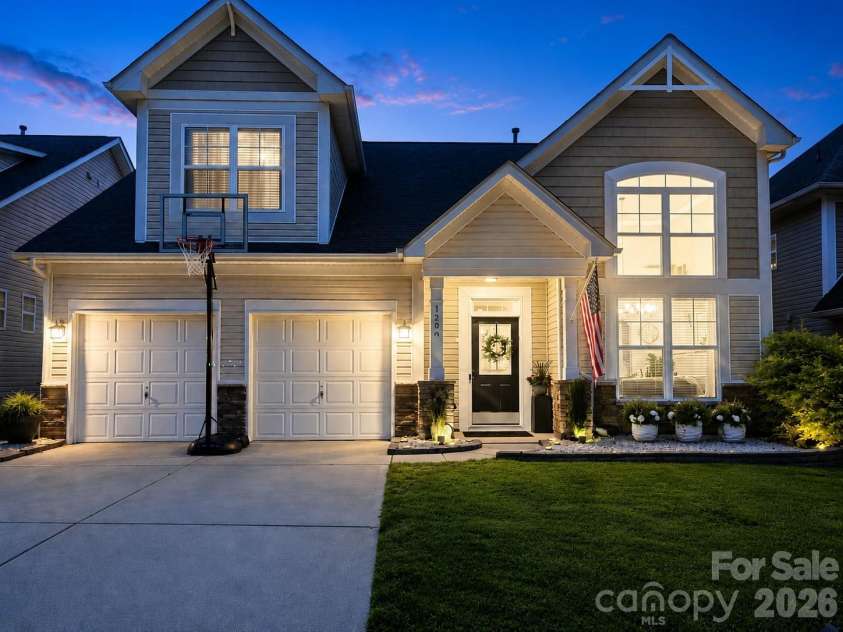 1204 Woodglen Lane, Matthews, NC 28104.  MLS# CAR4374771, YatesRealty ID 30636. 
