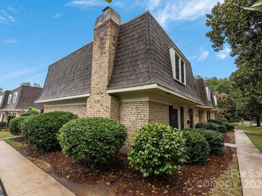 1700 Roxborough Road, Charlotte, NC 28211.  MLS# CAR4287724, YatesRealty ID 30636. 