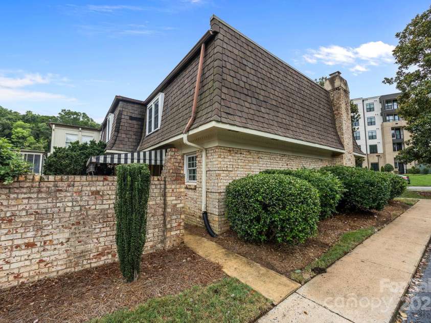 1700 Roxborough Road, Charlotte, NC 28211.  MLS# CAR4287724, YatesRealty ID 30636. 