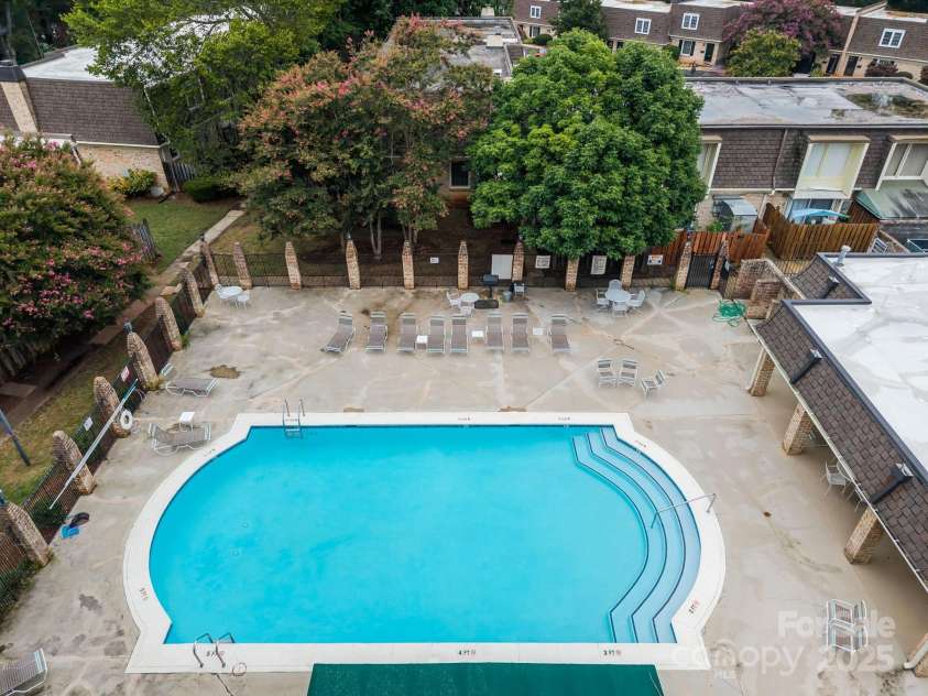 1700 Roxborough Road, Charlotte, NC 28211.  MLS# CAR4287724, YatesRealty ID 30636. 