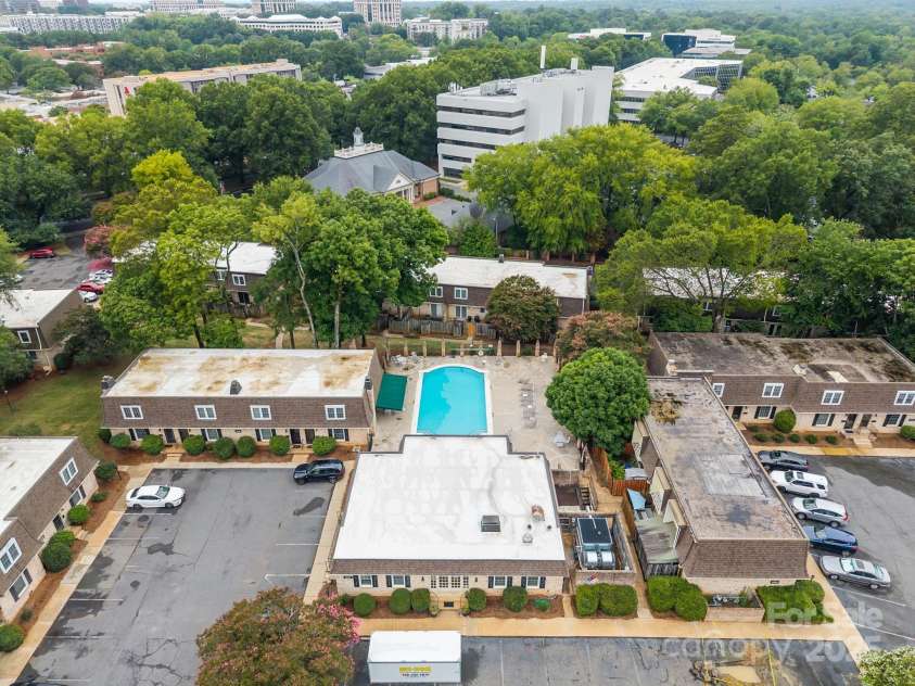 1700 Roxborough Road, Charlotte, NC 28211.  MLS# CAR4287724, YatesRealty ID 30636. 