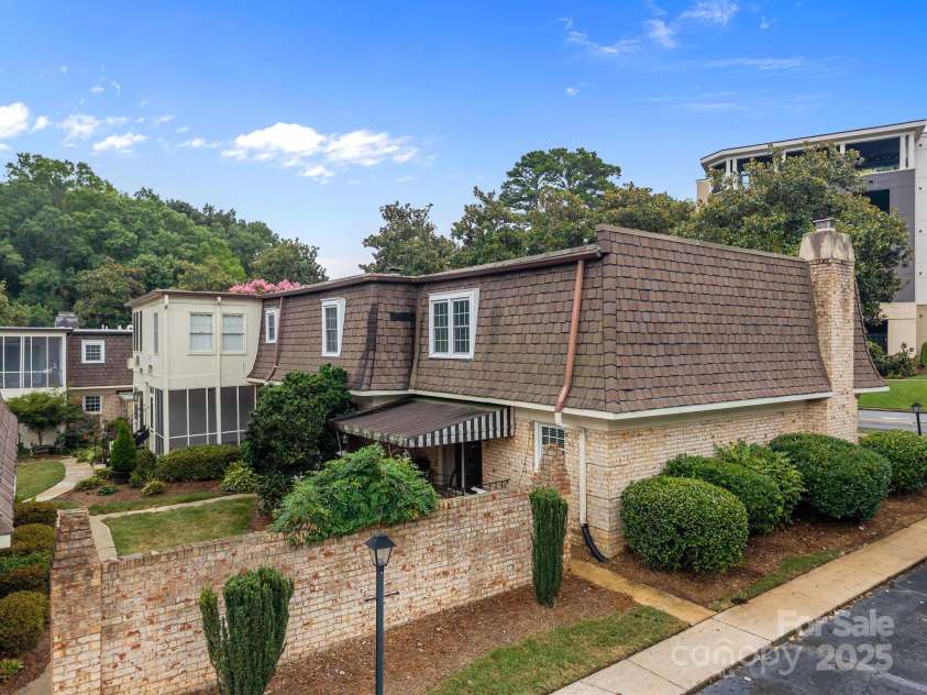 1700 Roxborough Road, Charlotte, NC 28211.  MLS# CAR4287724, YatesRealty ID 30636. 