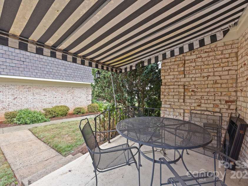 1700 Roxborough Road, Charlotte, NC 28211.  MLS# CAR4287724, YatesRealty ID 30636. 