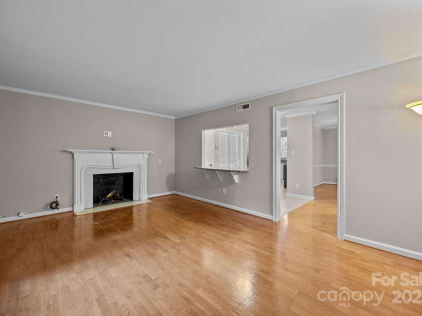 1700 Roxborough Road, Charlotte, NC 28211.  MLS# CAR4287724, YatesRealty ID 30636. 