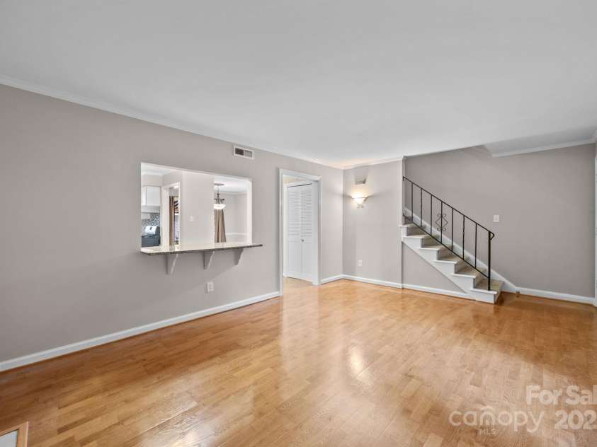 1700 Roxborough Road, Charlotte, NC 28211.  MLS# CAR4287724, YatesRealty ID 30636. 