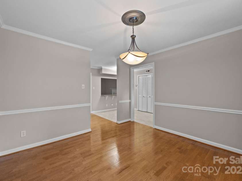 1700 Roxborough Road, Charlotte, NC 28211.  MLS# CAR4287724, YatesRealty ID 30636. 