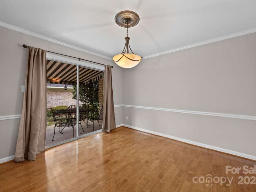 1700 Roxborough Road, Charlotte, NC 28211.  MLS# CAR4287724, YatesRealty ID 30636. 