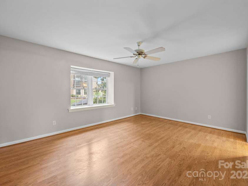 1700 Roxborough Road, Charlotte, NC 28211.  MLS# CAR4287724, YatesRealty ID 30636. 