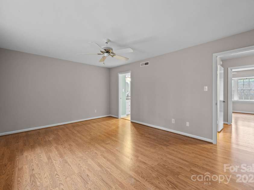 1700 Roxborough Road, Charlotte, NC 28211.  MLS# CAR4287724, YatesRealty ID 30636. 