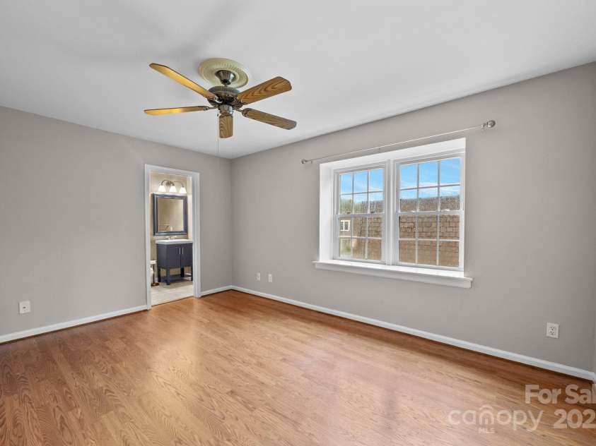 1700 Roxborough Road, Charlotte, NC 28211.  MLS# CAR4287724, YatesRealty ID 30636. 