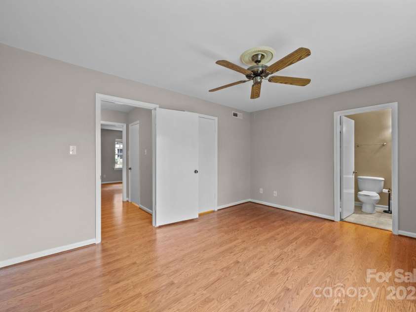 1700 Roxborough Road, Charlotte, NC 28211.  MLS# CAR4287724, YatesRealty ID 30636. 