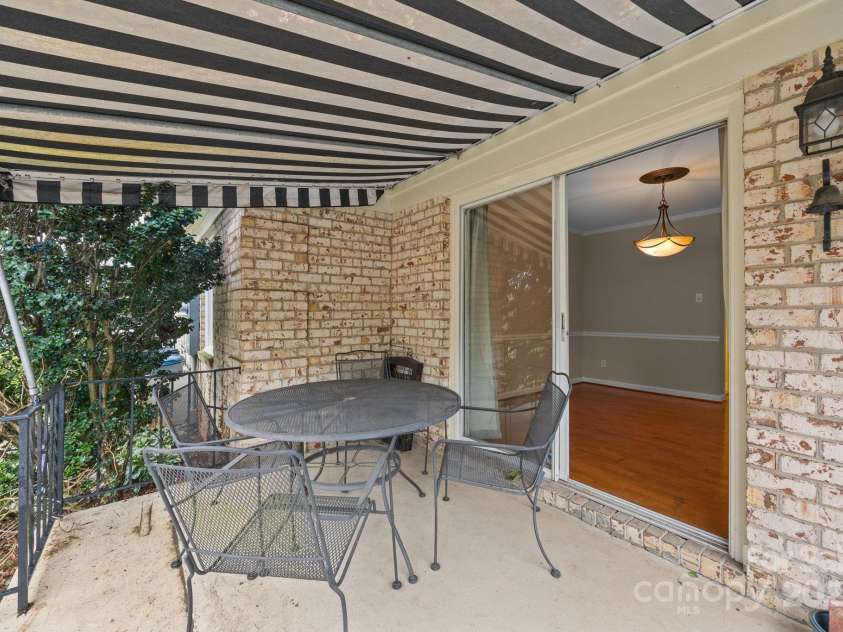 1700 Roxborough Road, Charlotte, NC 28211.  MLS# CAR4287724, YatesRealty ID 30636. 