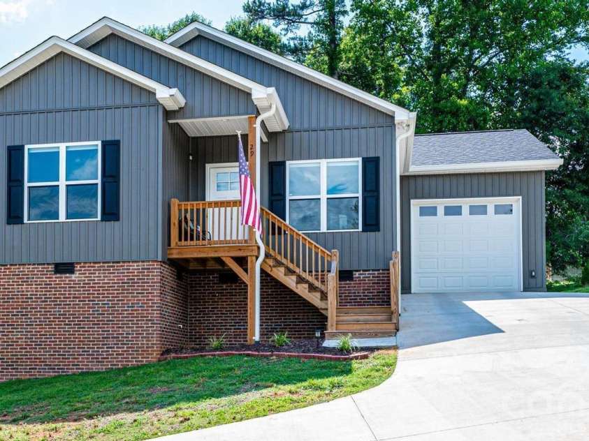 29 Central Avenue, Granite Falls, NC 28630.  MLS# CAR4391500, YatesRealty ID 30637. 