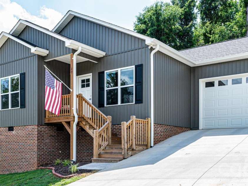 29 Central Avenue, Granite Falls, NC 28630.  MLS# CAR4391500, YatesRealty ID 30637. 