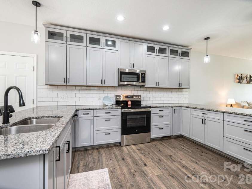 29 Central Avenue, Granite Falls, NC 28630.  MLS# CAR4391500, YatesRealty ID 30637. 