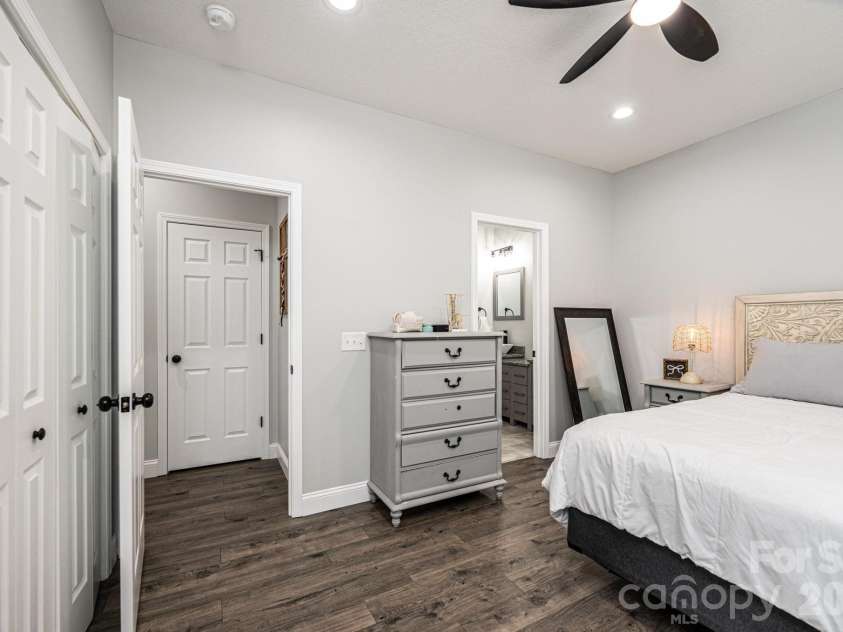29 Central Avenue, Granite Falls, NC 28630.  MLS# CAR4391500, YatesRealty ID 30637. 