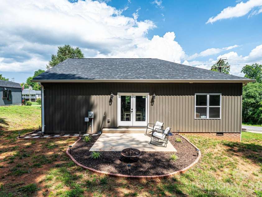 29 Central Avenue, Granite Falls, NC 28630.  MLS# CAR4391500, YatesRealty ID 30637. 