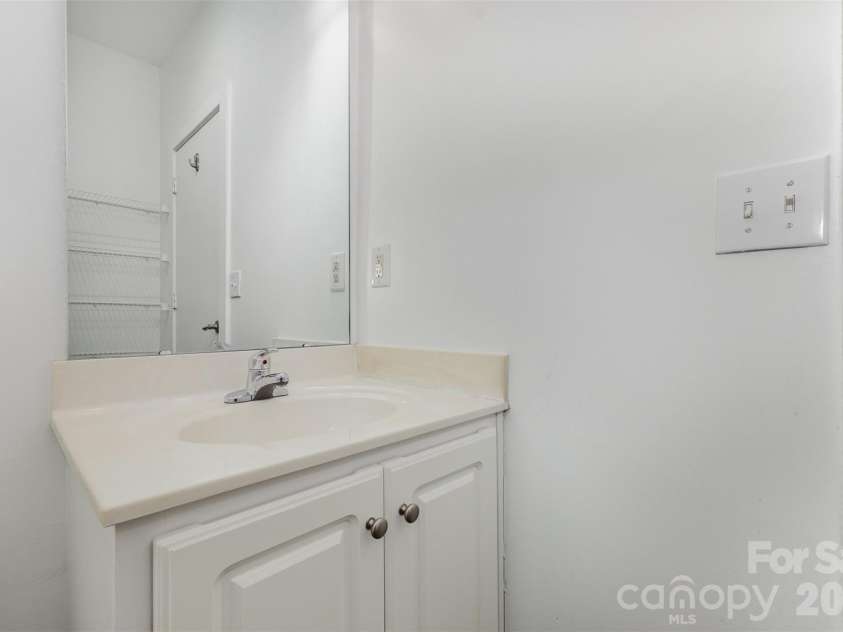 772 Cotton Gin Alley, Davidson, NC 28036.  MLS# CAR4334928, YatesRealty ID 30637. 