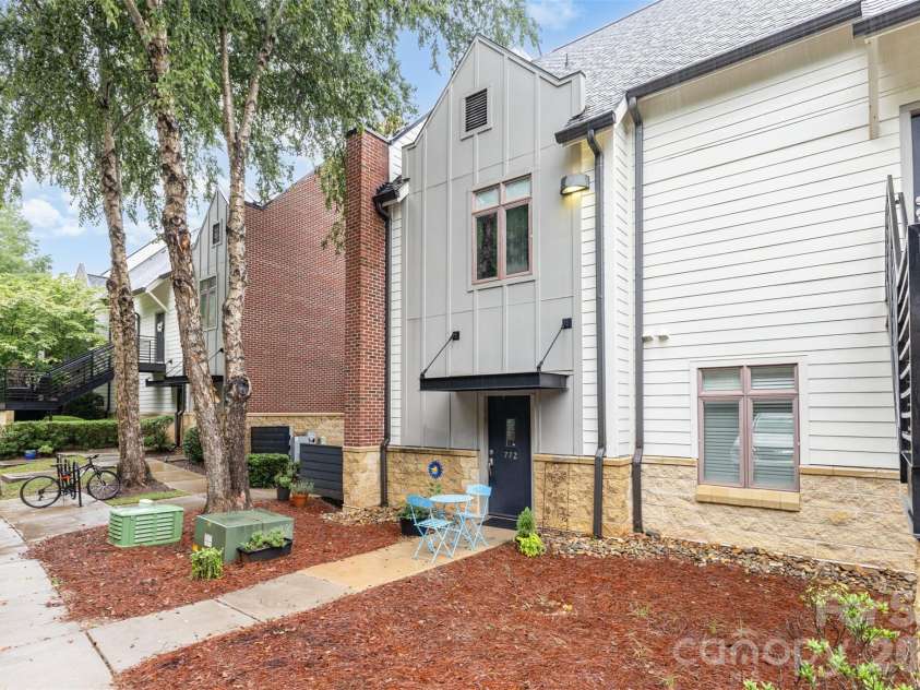 772 Cotton Gin Alley, Davidson, NC 28036.  MLS# CAR4334928, YatesRealty ID 30637. End Unit easy walk in access