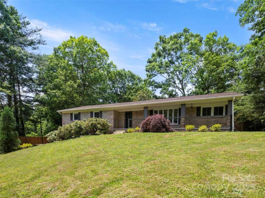 124 New Rockwood Road, Arden, NC 28704.  MLS# CAR4260829, YatesRealty ID 30638. 