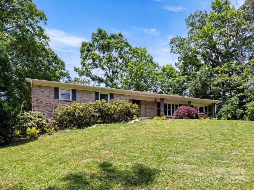 124 New Rockwood Road, Arden, NC 28704.  MLS# CAR4260829, YatesRealty ID 30638. 