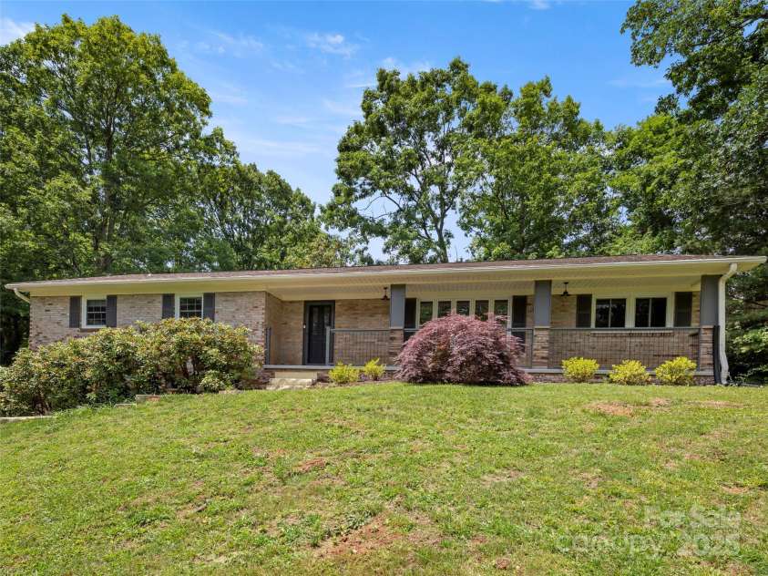 124 New Rockwood Road, Arden, NC 28704.  MLS# CAR4260829, YatesRealty ID 30638. 