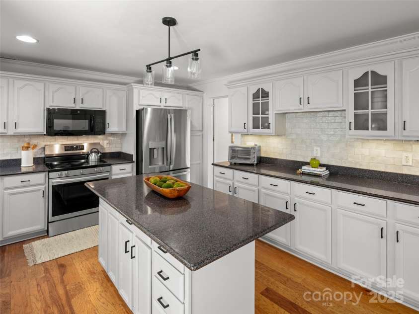 124 New Rockwood Road, Arden, NC 28704.  MLS# CAR4260829, YatesRealty ID 30638. 