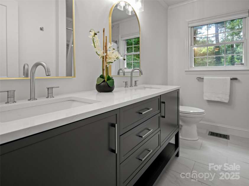 124 New Rockwood Road, Arden, NC 28704.  MLS# CAR4260829, YatesRealty ID 30638. 