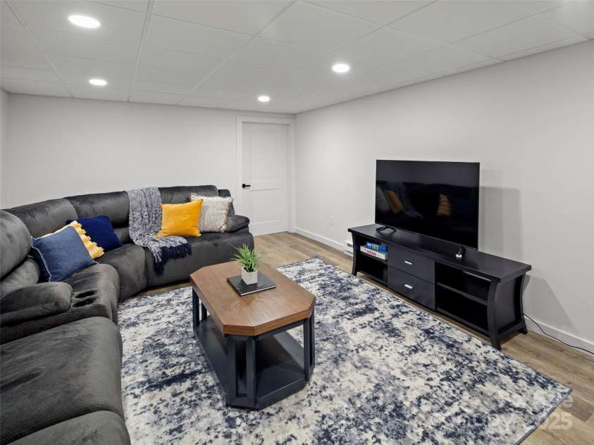 124 New Rockwood Road, Arden, NC 28704.  MLS# CAR4260829, YatesRealty ID 30638. 