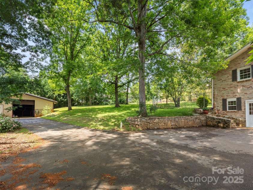 124 New Rockwood Road, Arden, NC 28704.  MLS# CAR4260829, YatesRealty ID 30638. 