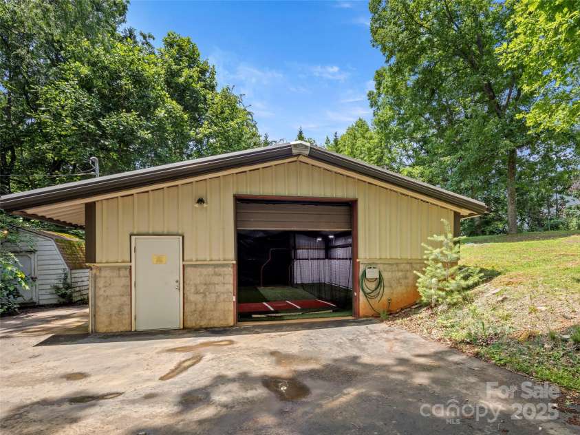 124 New Rockwood Road, Arden, NC 28704.  MLS# CAR4260829, YatesRealty ID 30638. 