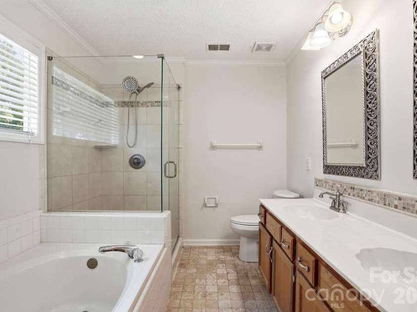 5519 Haybridge Road, Charlotte, NC 28269.  MLS# CAR4363610, YatesRealty ID 30638. Bathroom
