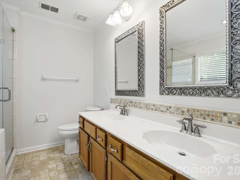 5519 Haybridge Road, Charlotte, NC 28269.  MLS# CAR4363610, YatesRealty ID 30638. Bathroom