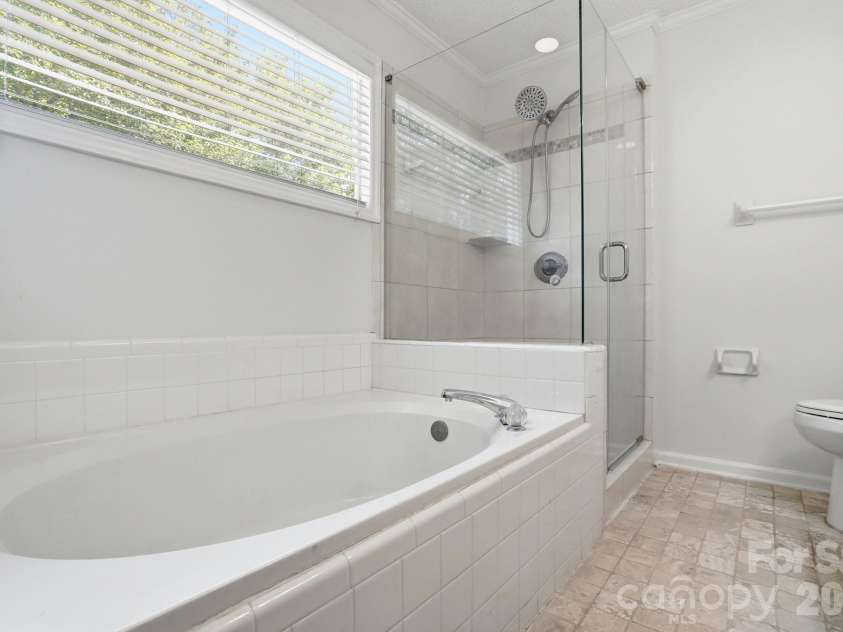 5519 Haybridge Road, Charlotte, NC 28269.  MLS# CAR4363610, YatesRealty ID 30638. Bathroom