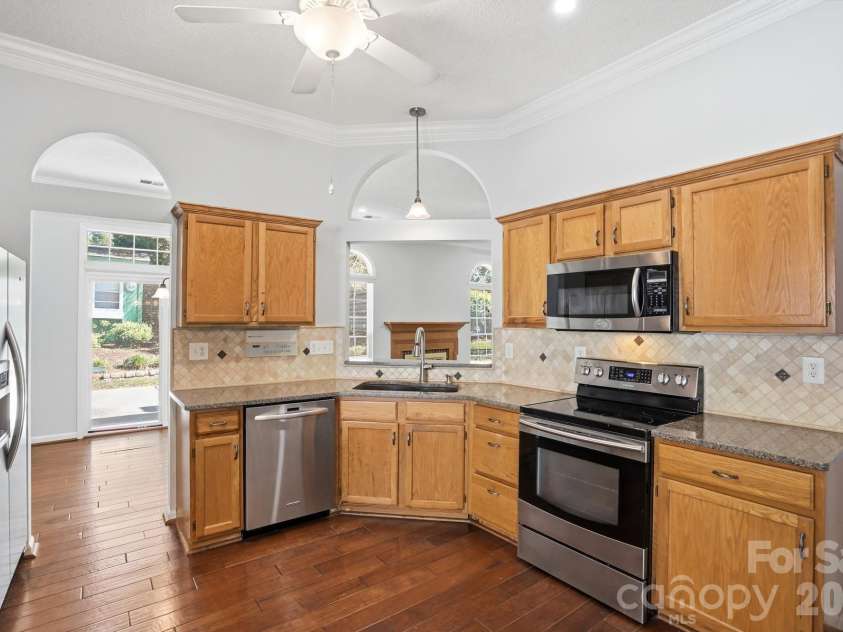 5519 Haybridge Road, Charlotte, NC 28269.  MLS# CAR4363610, YatesRealty ID 30638. Kitchen