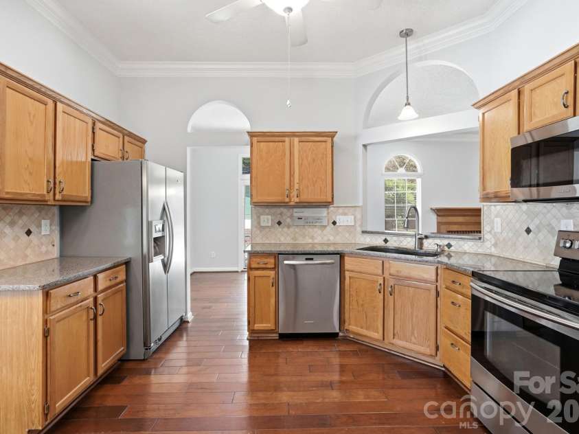 5519 Haybridge Road, Charlotte, NC 28269.  MLS# CAR4363610, YatesRealty ID 30638. Kitchen
