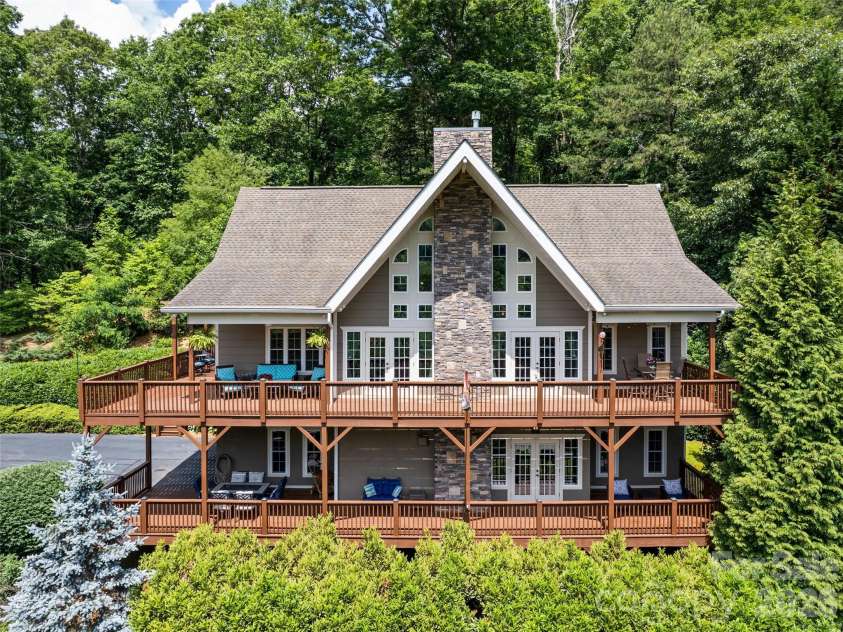 406 Inverness Drive, Waynesville, NC 28785.  MLS# CAR4393022, YatesRealty ID 30639. 
